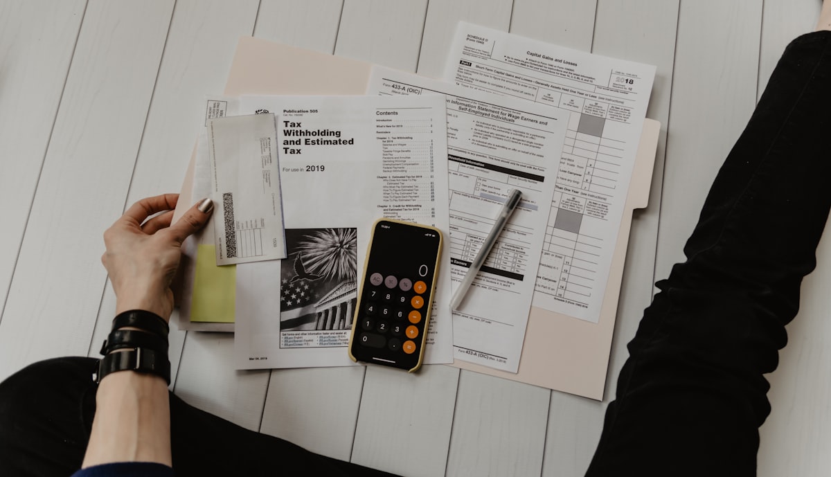 propietario calculando cómo declarar el alquiler en el IRPF